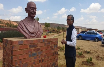 High Commissioner Jaideep Sarkar paid homage to commemorative bust of Mahatma Gandhi and planted trees at Tolstoy Farm on Gandhi Jayanti 2019